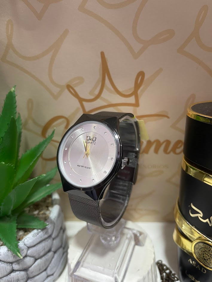 RELOJ QYQ NEGRO Y GRIS ESFERA PLATEADA