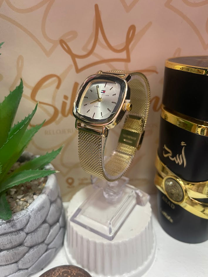RELOJ TOMMY CUADRADO DORADO