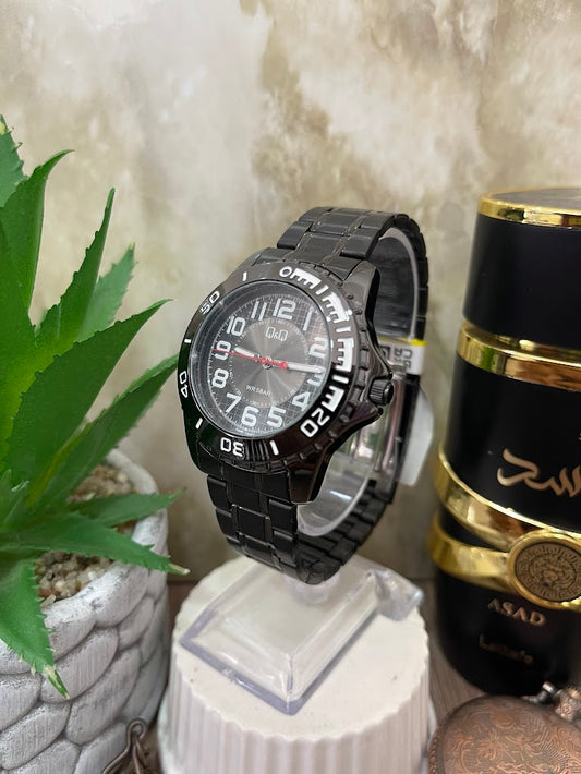RELOJ QYQ NEGRO CON DETALLES BLANCOS