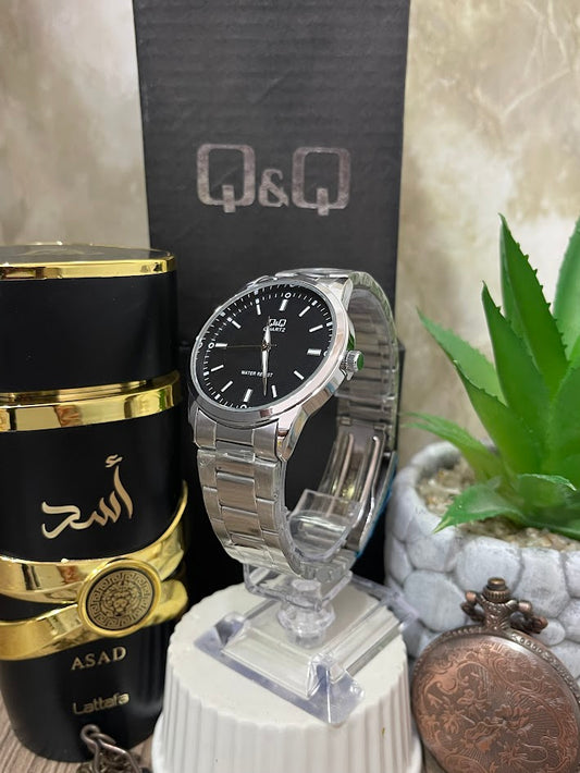 RELOJ Q&Q PLATEADO ESFERA NEGRA QRO