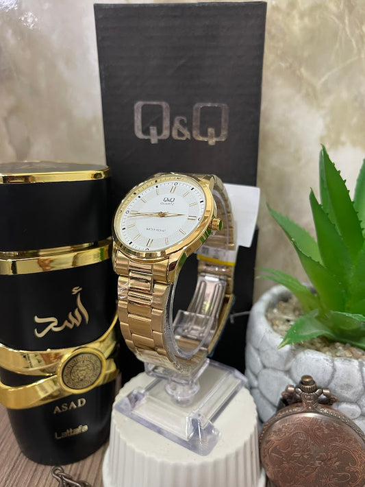 RELOJ QYQ DORADO REDONDO DETALLES BLANCOS