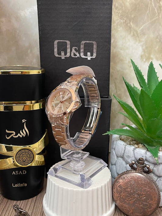 RELOJ Q&Q DAMA ORO ROSA ESFERA DORADA ARO SEMI DIAMANTE RRQ