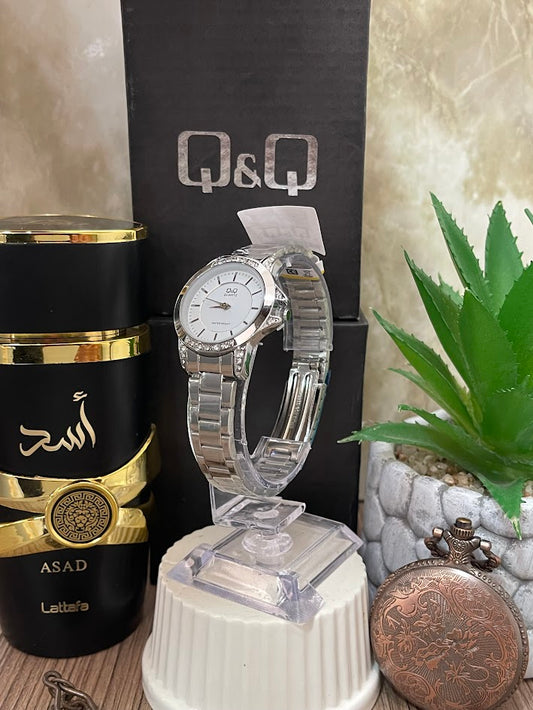 RELOJ Q&Q DAMA PLATEADO ESFERA BLANCA DIAMANTE ARO Y CAJA QR
