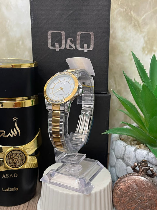 RELOJ Q&Q DAMA BICOLOR ESFERA DORADA ARO SEMI DIAMANTE