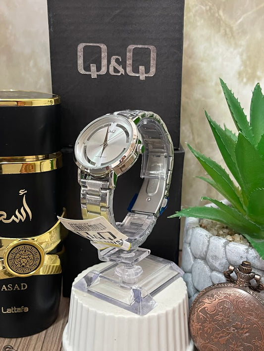 RELOJ QYQ DAMA PLATEADO DETALLE EN VIDRIO