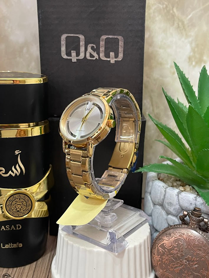 RELOJ QYQ DAMA DORADO DETALLE EN VIDRIO