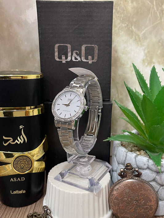RELOJ Q&Q DAMA PLATEADO ESFERA BLANCA ARO DIAMANTE QRR