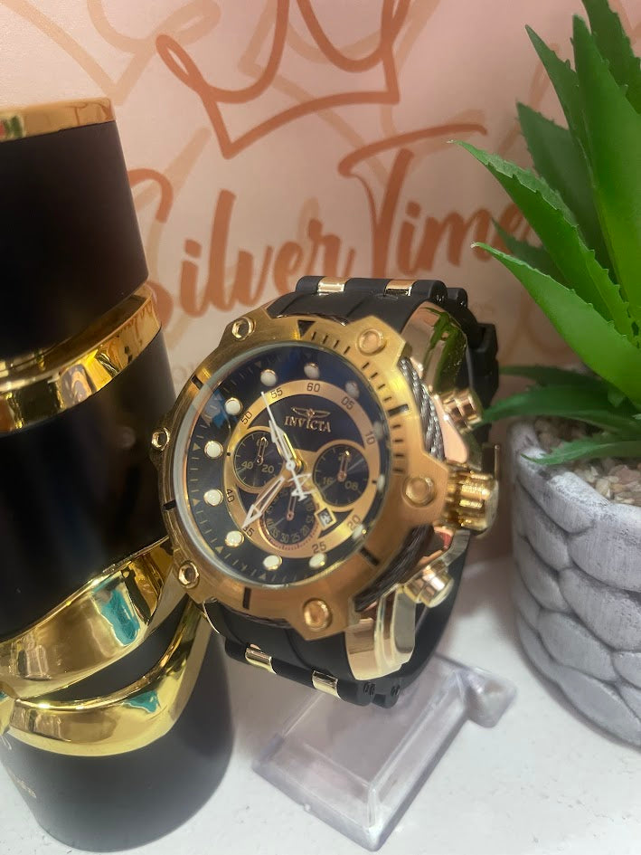 RELOJ INVICTA NEGRO DETALLES BLANCOS