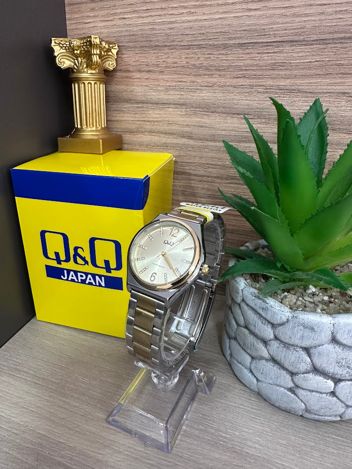 RELOJ QYQ DAMA BICOLOR FONDO DORADO ARO DORADO