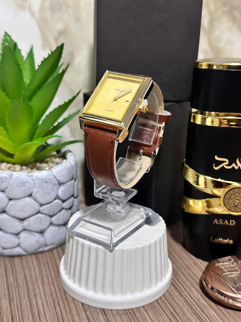 Reloj Cuadrado Dorado Manilla En Cuero Café