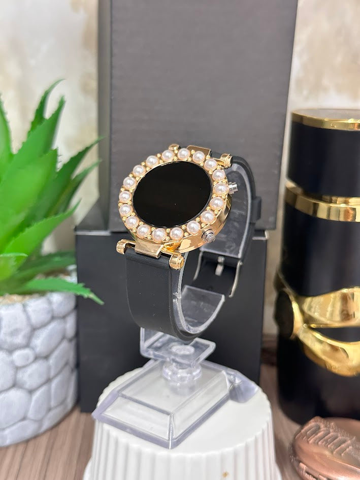 RELOJ DORADO BORDE PERLA MANILLA DE SILICONA NEGRA