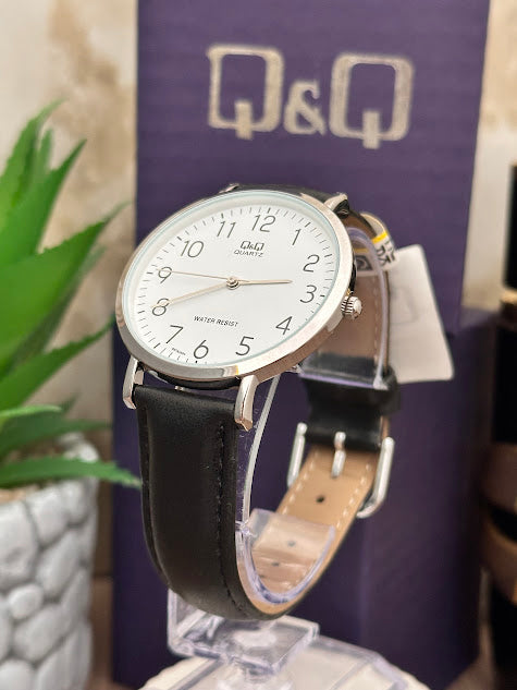 QYQ PLATEADO ESFERA BLANCA MANILLA CUERO NEGRA