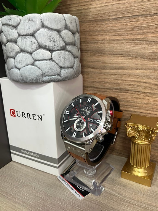 RELOJ CURREN CABALLERO MANILLA EN CUERO CAFE FONDO NEGRO CON CALENDARIO