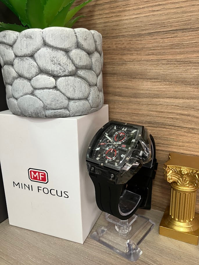 RELOJ CABALLERO MINI FOCUS NEGRO CUADRADO MANILLA EN SILICONA