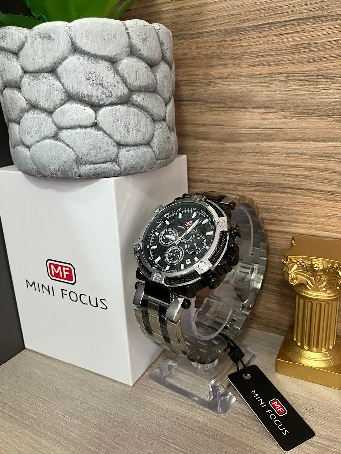 RELOJ CABALLERO MINI FOCUS PLATEADO CON DETALLES NEGROS