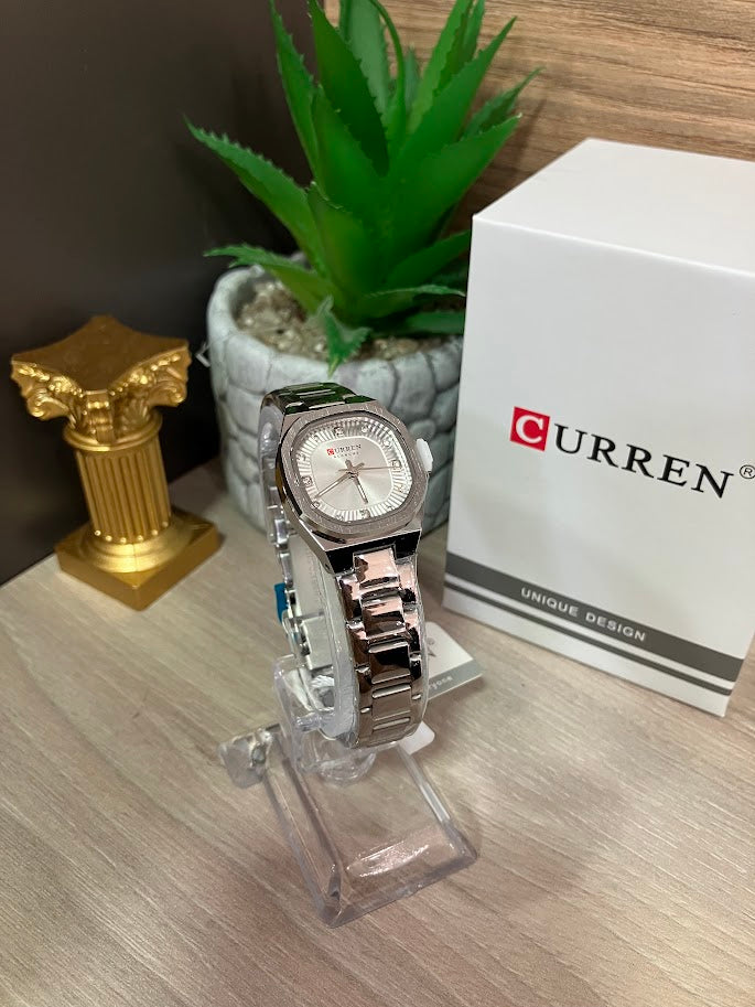 RELOJ CURREN DAMA CUADRADO PLATEADO FONDO PLATEADO
