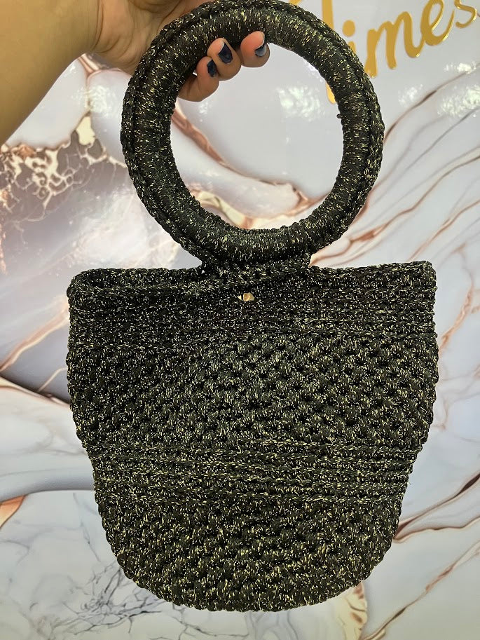 MOCHILA ARTESANAL NEGRO Y DORADO