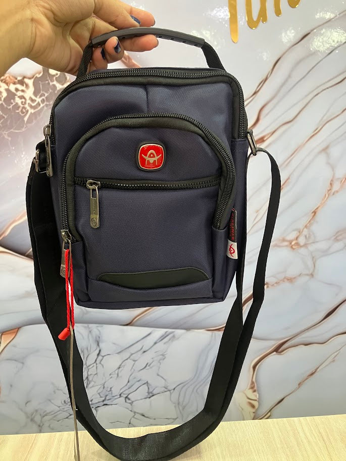 BOLSO CABALLERO AZUL NEGRO Y DETALLES ROJOS