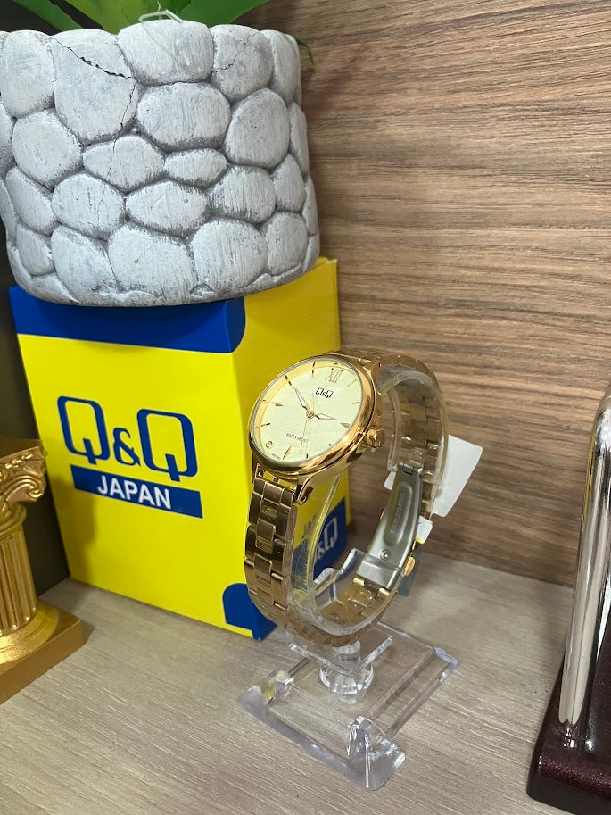 RELOJ QYQ DAMA DORADO MANILLA ESTILO DELICADO