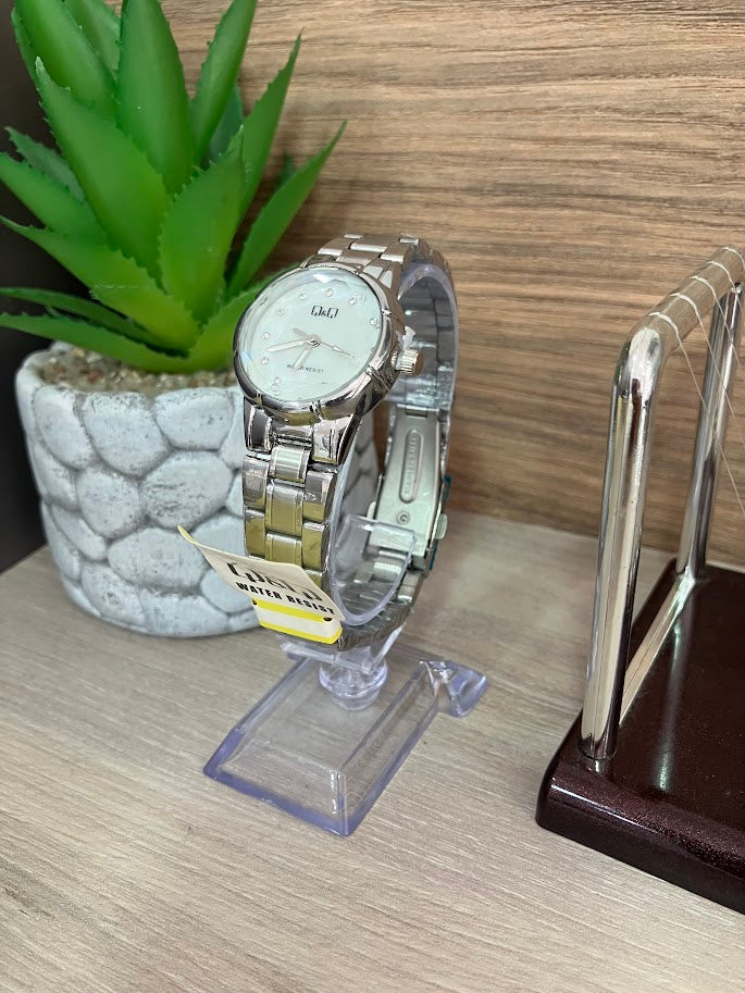 RELOJ QYQ PLATEADO ESFERA ANACARADA