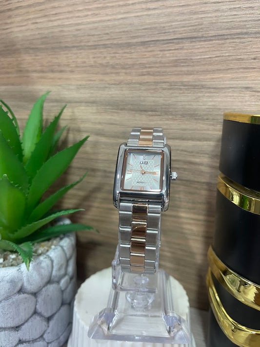 RELOJ QYQ DAMA PLATEADO Y ORO ROSA CUADRADO