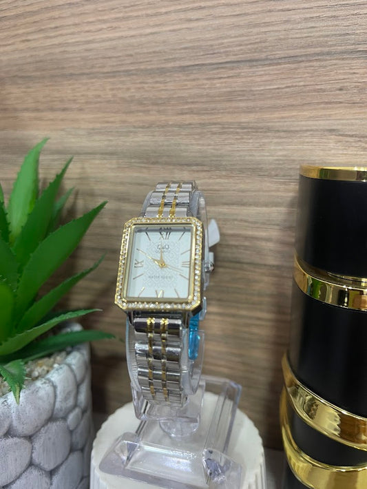 RELOJ QYQ DAMA CUADRADO BICOLOR TABLERO BLANCO