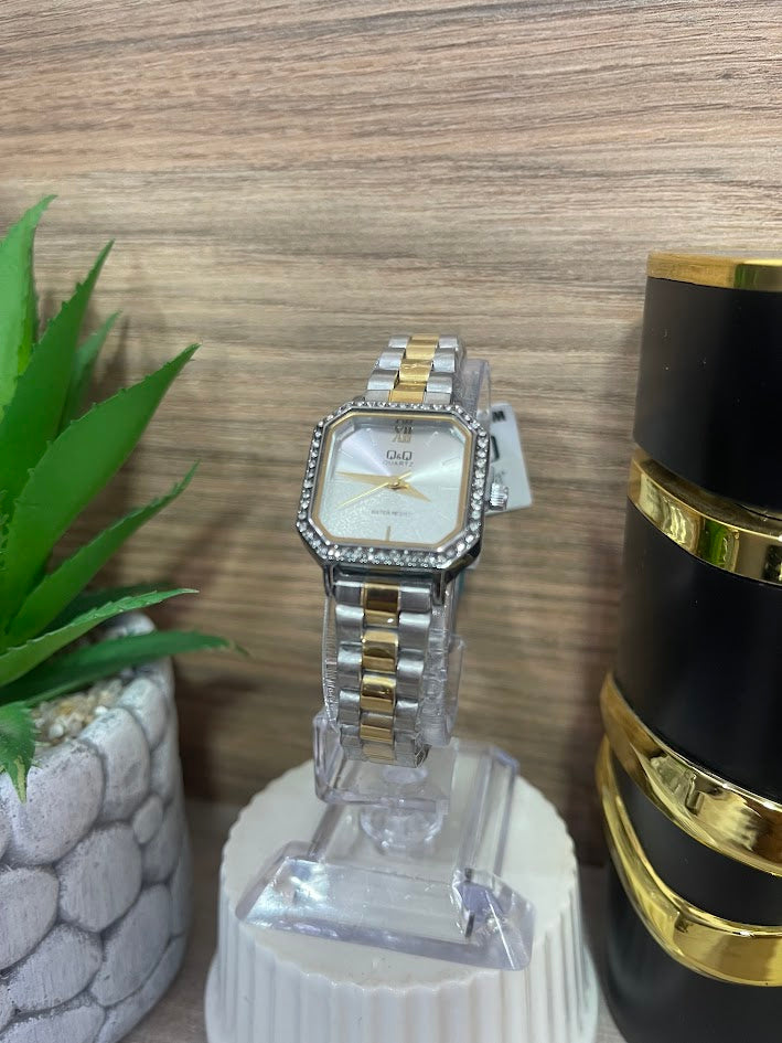 RELOJ QYQ DAMA BICOLOR DETALLES EN PIEDRAS