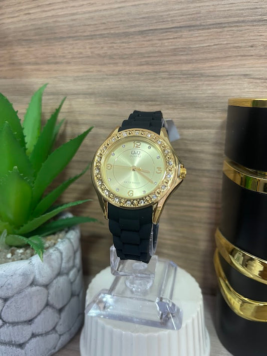 RELOJ QYQ DAMA DORADO MANILLA SILICONA