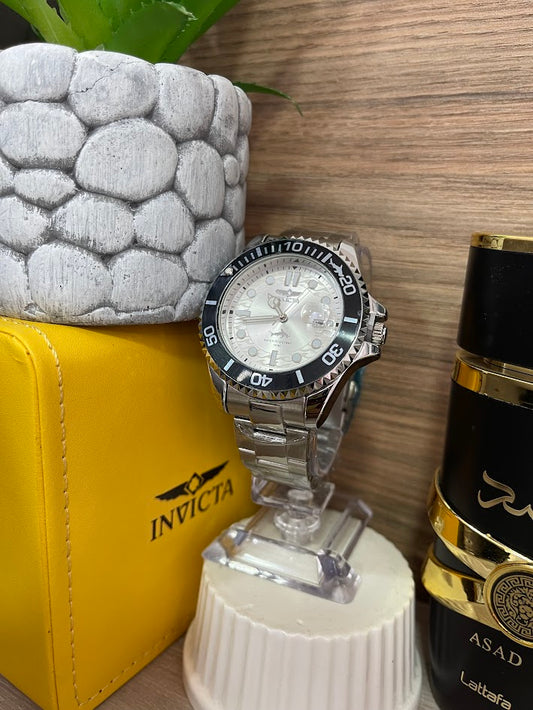 RELOJ INVICTA TODO PLATEADO ARO NEGRO INCLUYE CAJA DE LUJO