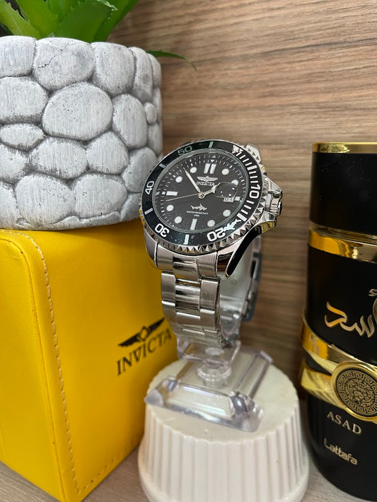 RELOJ INVITA PLATEADO FONDO NEGRO INCLUYE CAJA DE LUJO