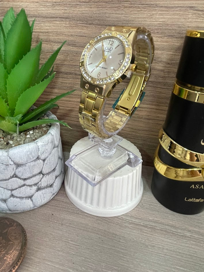 RELOJ QYQ DAMA DORADO ETALLES EN PIEDRAS