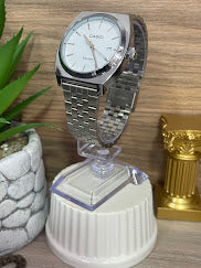 RELOJ CASIO PLATEADO ESFERA BLANCA CALENDARIO