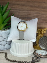RELOJ DAMA DORADO CUADRADO MANILLA CUERO GRIS