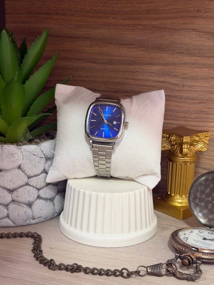 RELOJ CASIO DAMA PLATEADO TABLERO AZUL REY