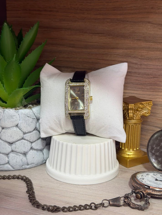 RELOJ DIOR DORADO CUADRADO MANILLA CUEROTEC NEGRA