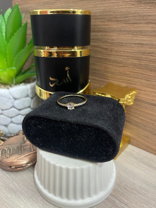 ANILLO CIRCON CENTRO REDO AF LADOS CIRCON ORO LAMINADO