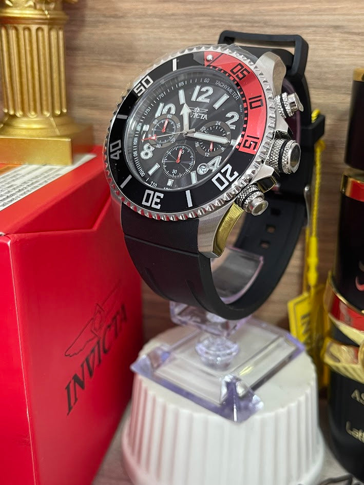 INVICTA CABALLERO PLATEADO MANILLA SILICONA ARO ROJO Y NEGRO