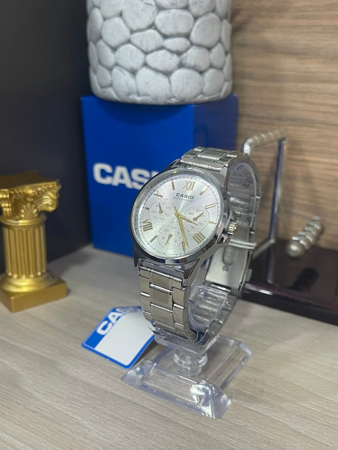 RELOJ SALCO CABALLERO PLATEADO DETALLES DORADO
