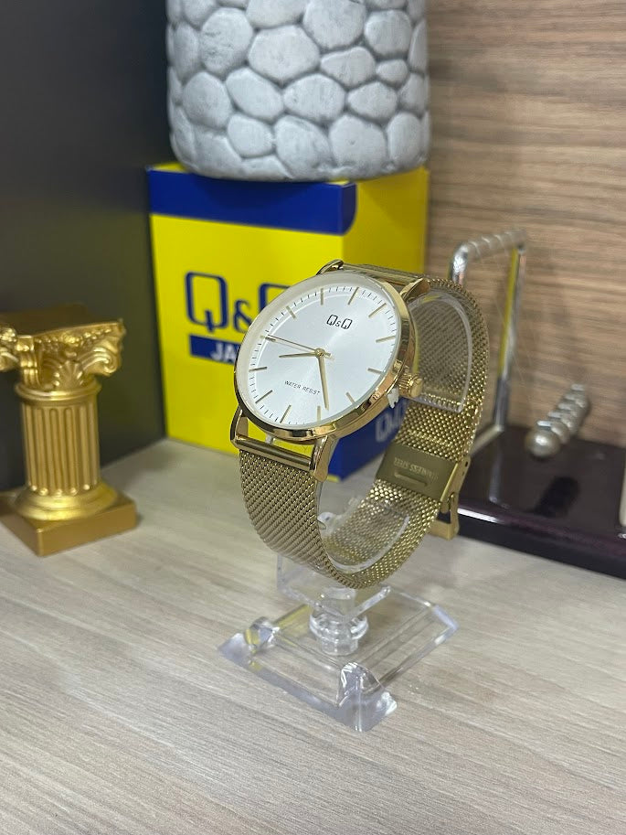 RELOJ QYQ CABALLERO DORADO ESFERA BLANCA MANILLA TEJIDA