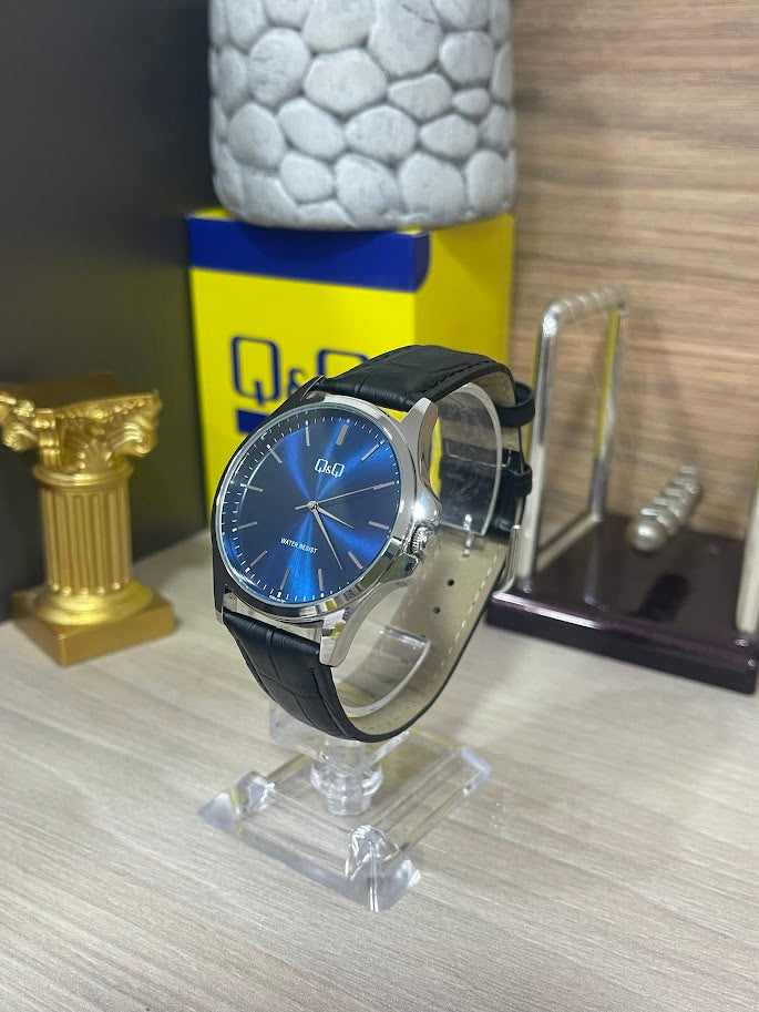 RELOJ QYQ CQBQLLERO MANILLA EN CUERO NEGRA ESFERA AZUL
