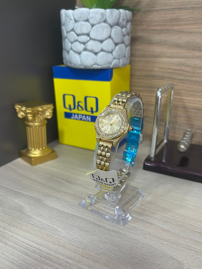 RELOJ QYQ DAMA DORADO DIAMANTADO