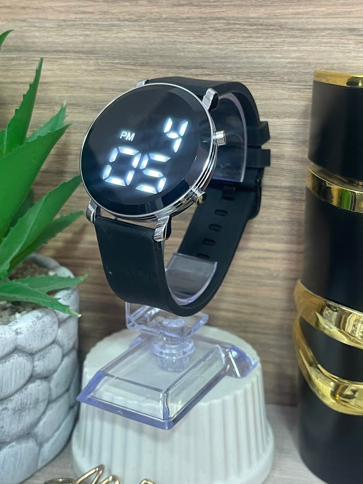 RELOJ DIGITAL NEGRO Y PLATEADO