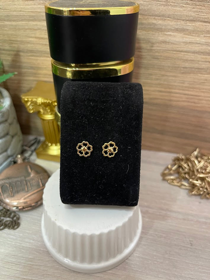 TOPO FLOR CENTRO ESTRELLA 8MM ORO LAMINADO