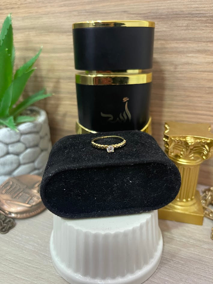 ANILLO SOLITARIO CIRCON LADO CORAZON T6 ORO LAMINADO