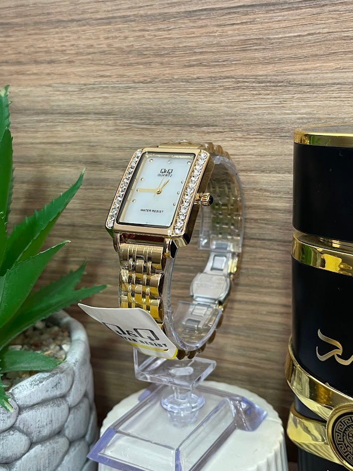 RELOJ QYQ DAMA DORADO RECTANGULAR DIAMANTADO