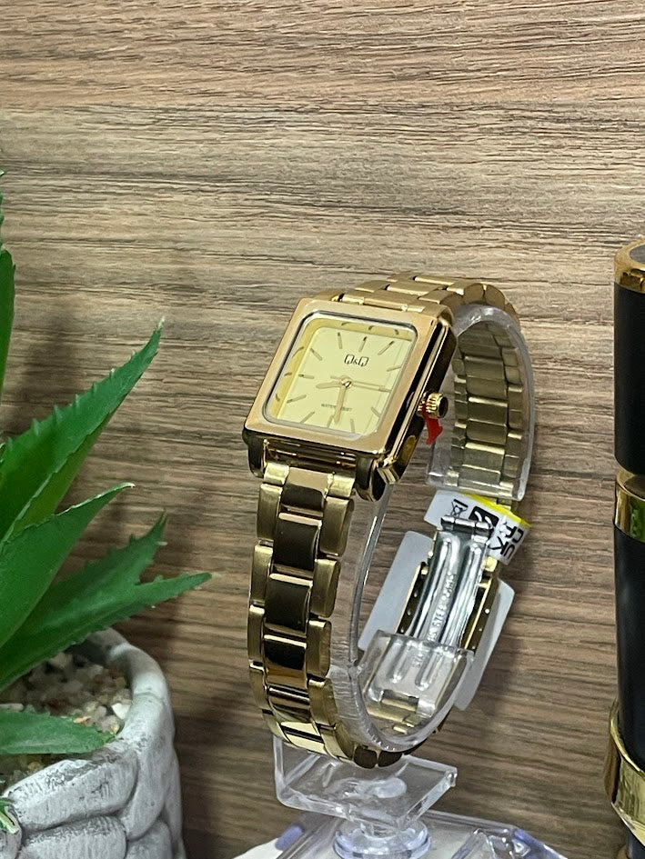 RELOJ QYQ DAMA DORADO CUADRADO ESFERA DORADA