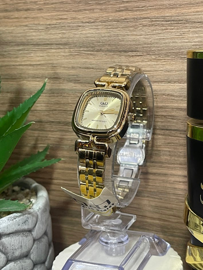 RELOJ QYQ DAMA DORADO LINDO DETALLE EN LA MANILLA