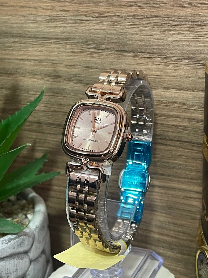 RELOJ QYQ DAMA ORO ROSA CUADRADO