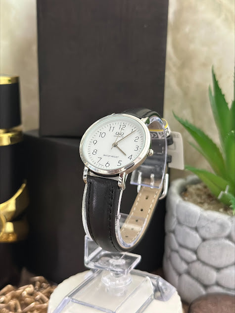 QYQ DAMA REDONDO MANILLA DE CUERO ESFERA BLANCA