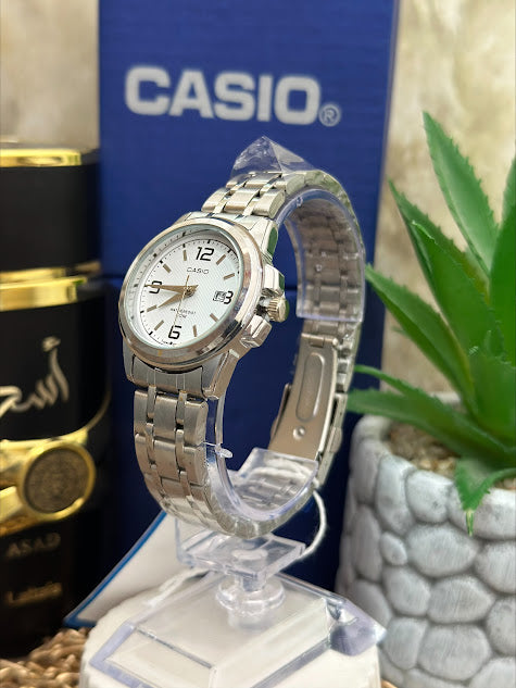 CASIO DAMA TODO PLATEADO ESFERA BLANCA CALENDARIO